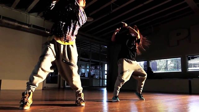 Как научиться танцевать под хип-хоп?